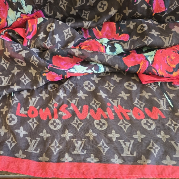 Louis Vuitton Floral Monogram Scarf 2008 Louis Vuitton x Sprouse Silk Roses - Picture 4 of 9